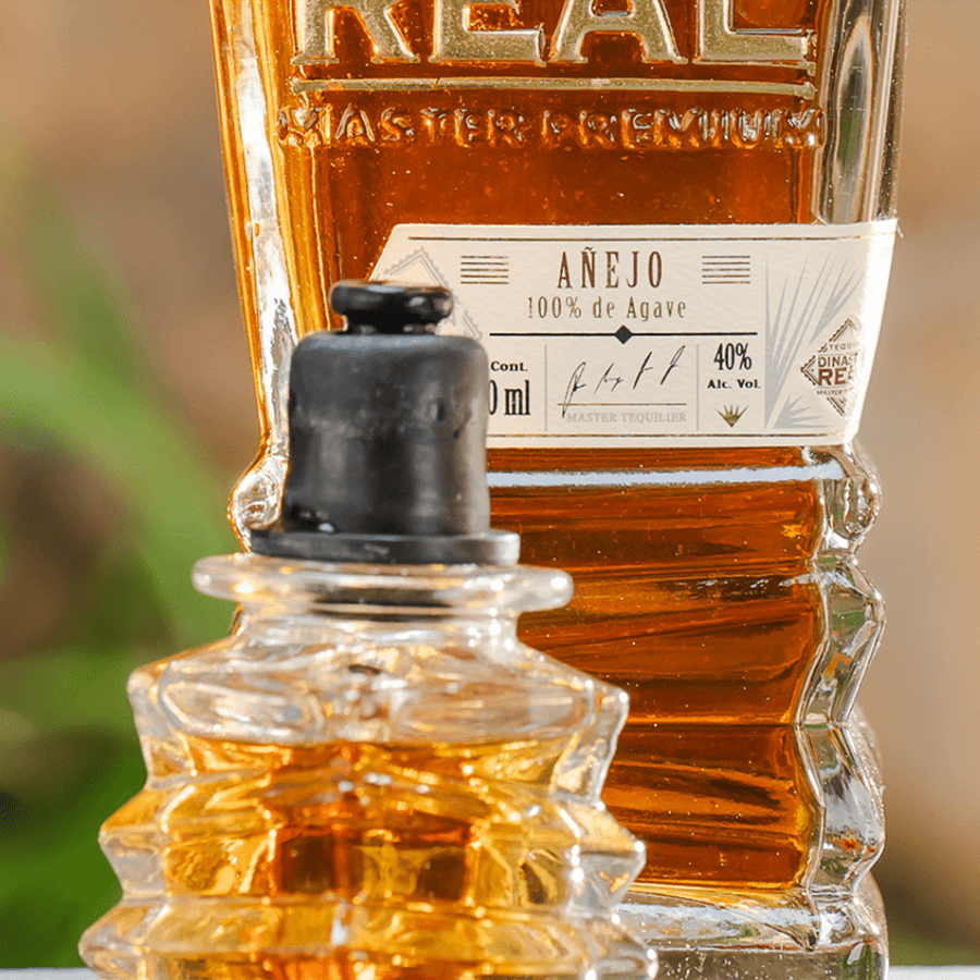 Bottle of Dinastía Real Añejo Tequila 100% agave, aged 24 months, showcasing rich amber color.