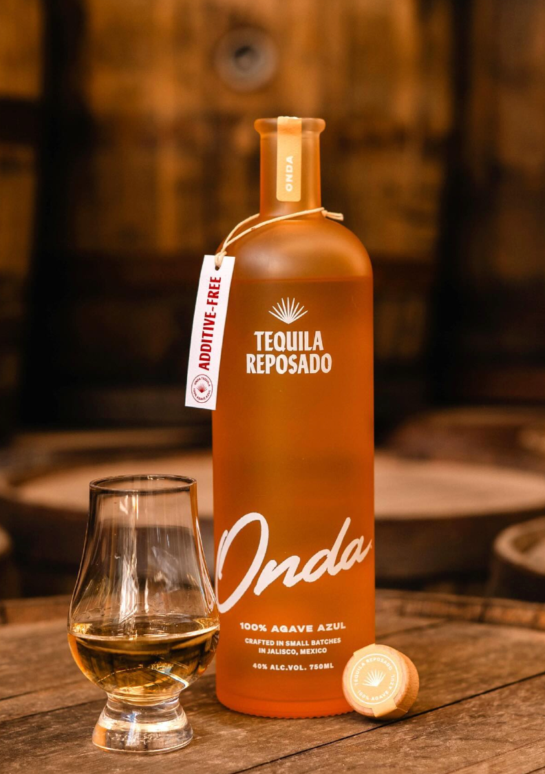 Onda Reposado Tequila bottle with glass, crafted from 100% Agave Azul, additive-free, aged in oak barrels.