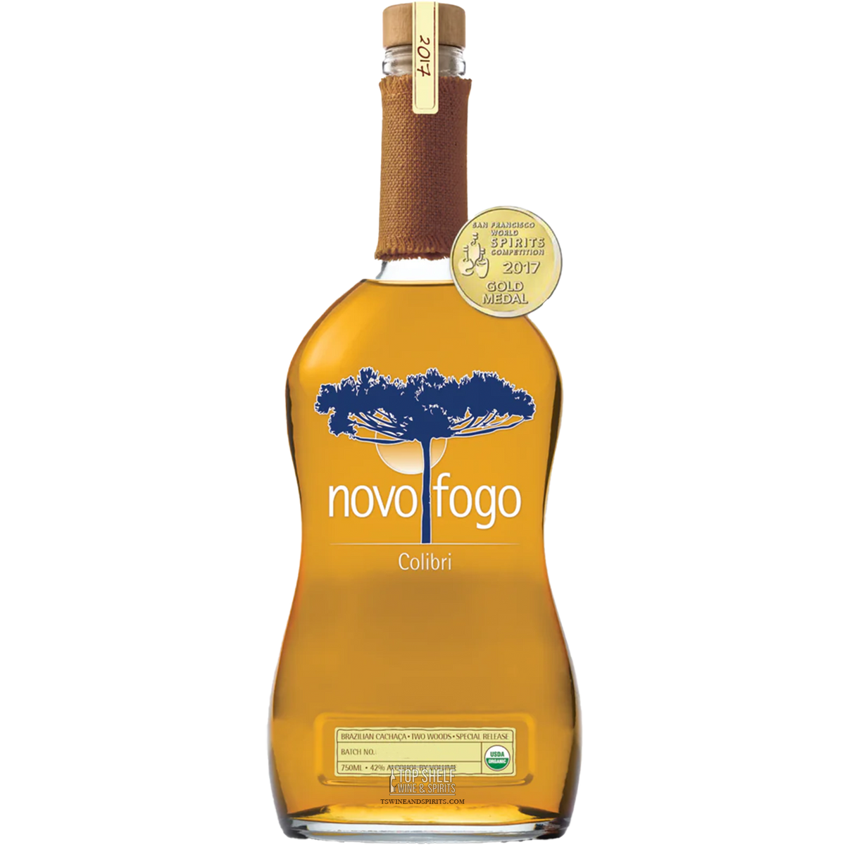 Novo Fogo Colibri Cachaça bottle with gold medal, highlighting its organic and traditional distillation methods.