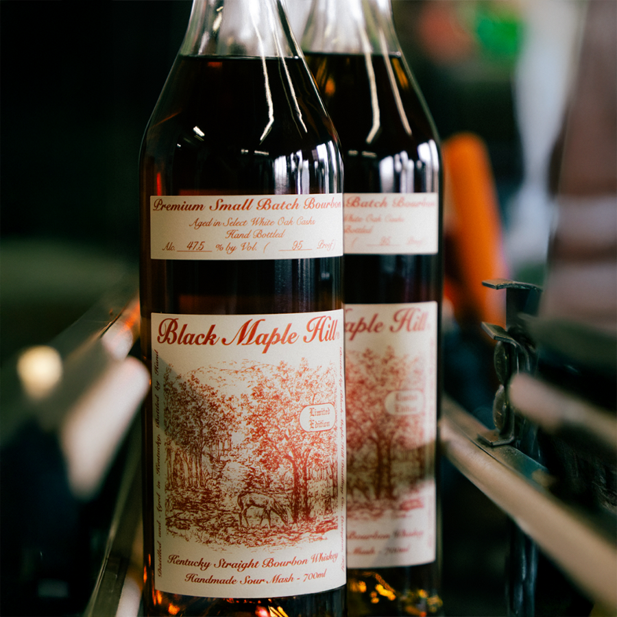 Black Maple Hill 16 Year Premium Small Batch Bourbon Whiskey 700ml