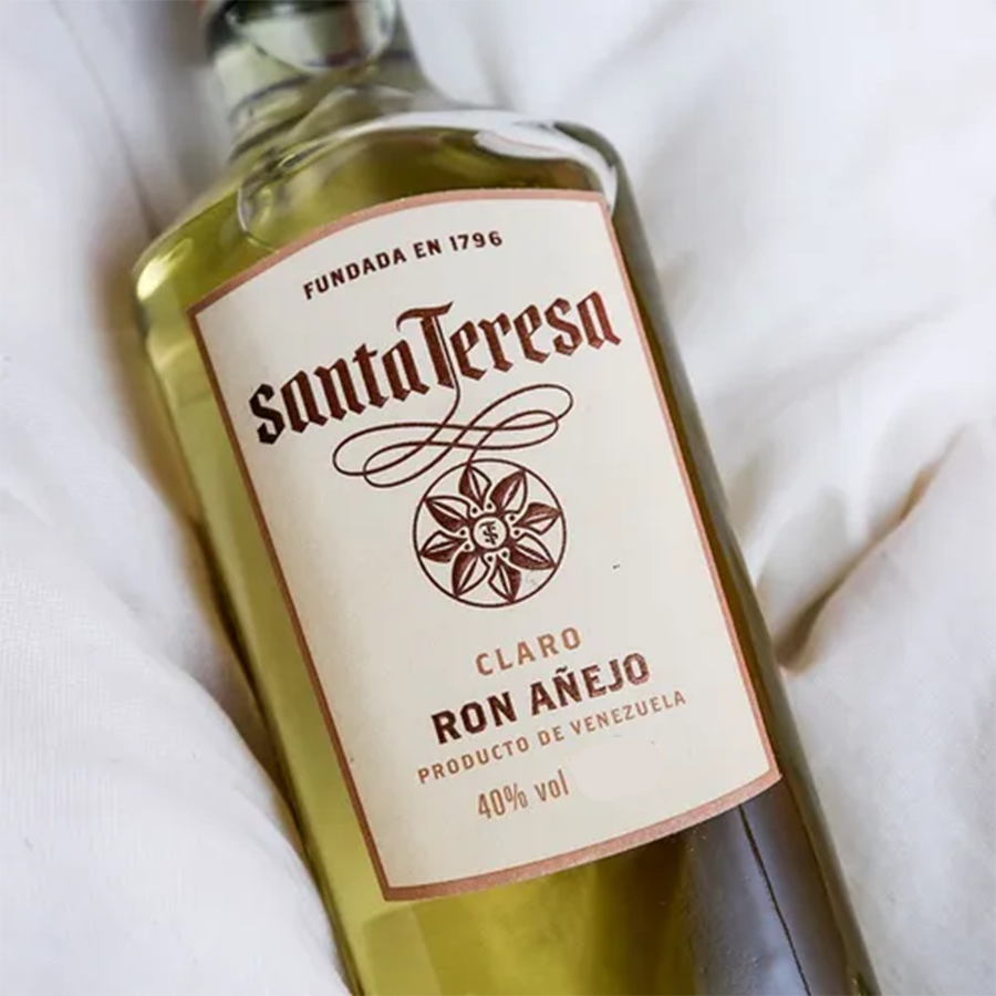 Santa Teresa Claro Ron Añejo 1L bottle showcasing its elegant label and color, a fine Venezuelan rum.